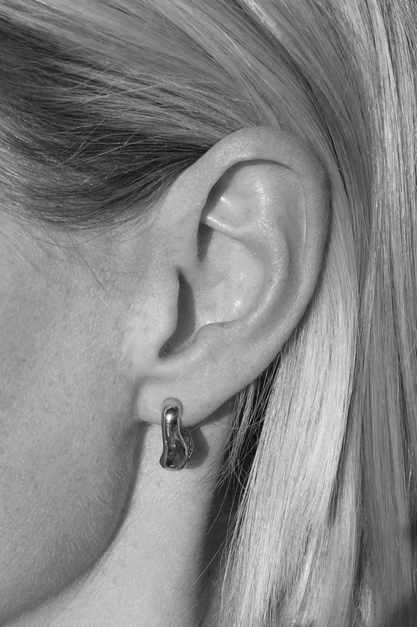 C&V Mini Ripple Hoops - Silver - Image 2