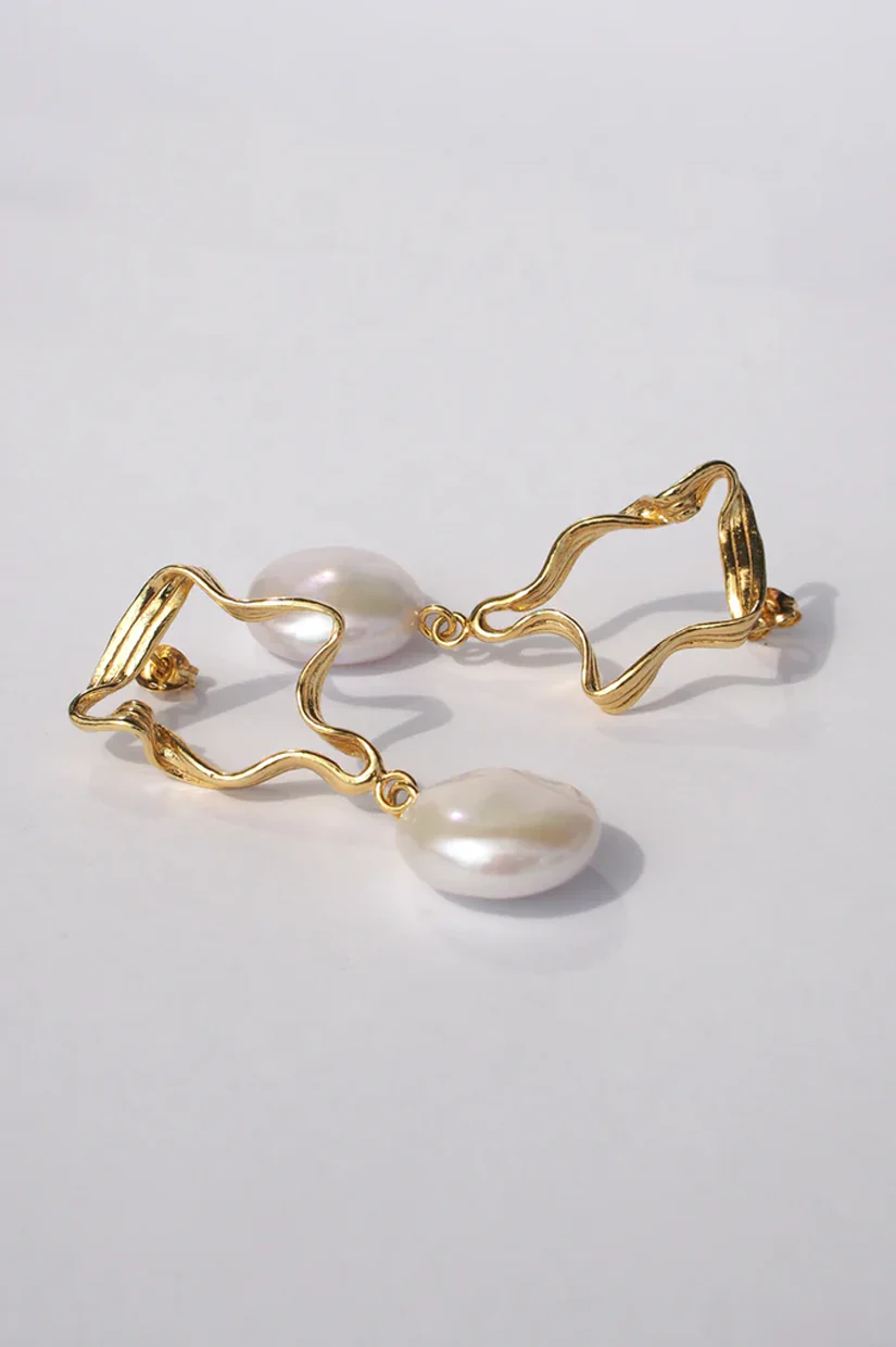 C&V Ribbon Earrings - Gold/Pearls - Image 3