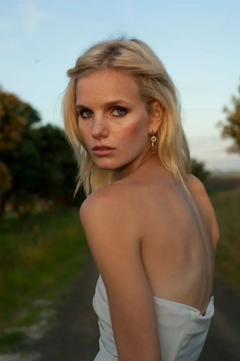 Charlotte Penman Wreath Hoops - Gold - Image 2