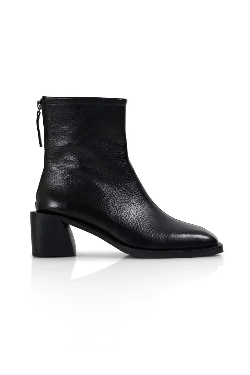 Commonplace Essentials Brooklyn Square Toe Boot - Black
