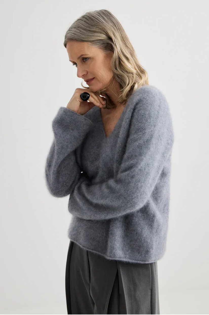 Laing Brushed Cashmere V-Neck - Flannel - Image 3