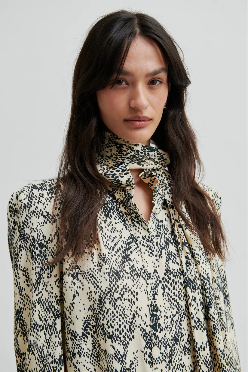 Second Female Sneaky Shirt - Black Sand - Image 2
