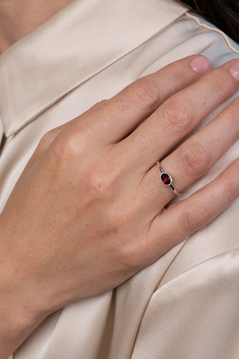 Zoe & Morgan Mon Petit Stacker Ring - 925 Sterling Silver/Oval Garnet - Image 2